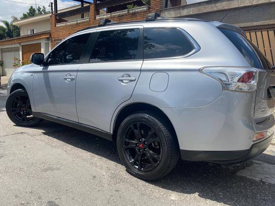 MITSUBISHI OUTLANDER 2014