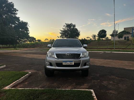 TOYOTA HILUX 2015