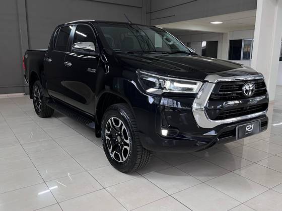 TOYOTA HILUX 2025