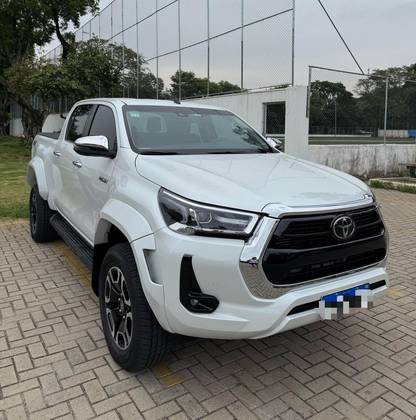 TOYOTA HILUX 2024