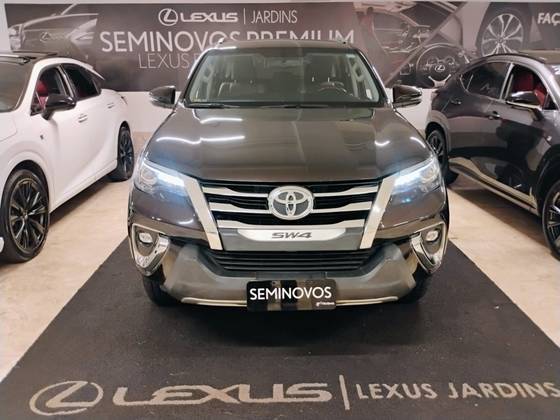 TOYOTA HILUX SW4 2019