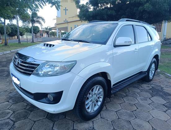 TOYOTA HILUX SW4 2015