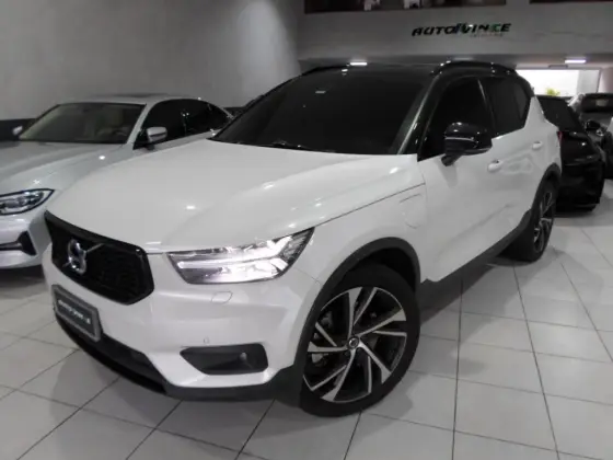 VOLVO XC40 2021