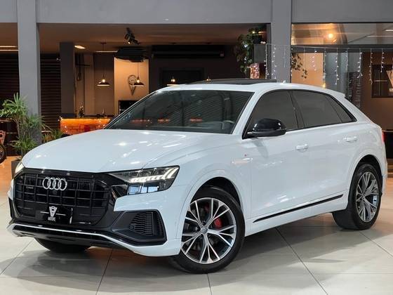 AUDI Q8 2020