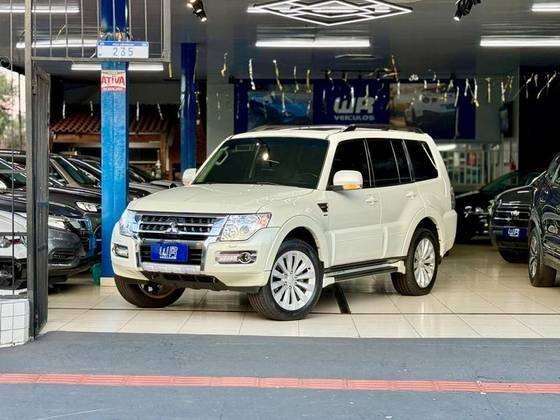 MITSUBISHI PAJERO 2016