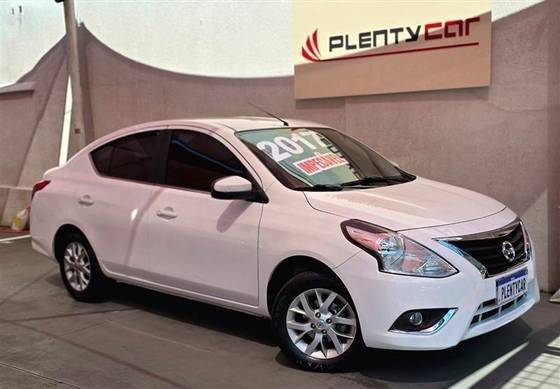 NISSAN VERSA 2017