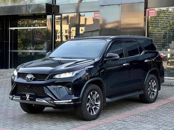 TOYOTA HILUX SW4 2024