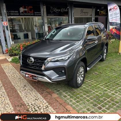 TOYOTA HILUX SW4 2023