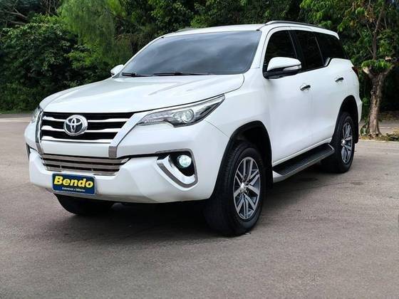 TOYOTA HILUX SW4 2017