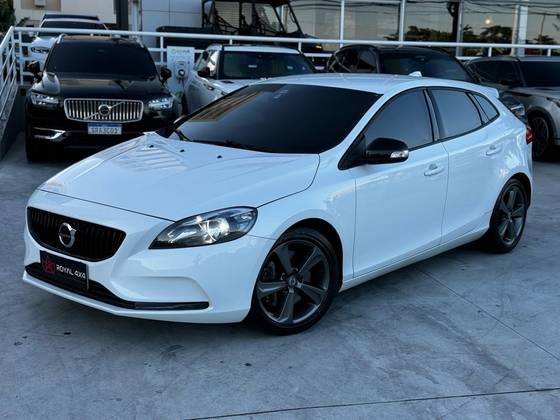 VOLVO V40 2018