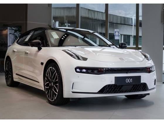 ZEEKR 001 2025