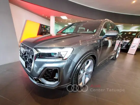 AUDI Q7 2025
