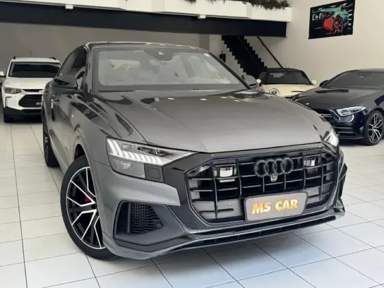 AUDI Q8 2020