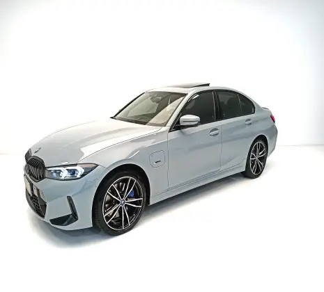 BMW 330e 2023