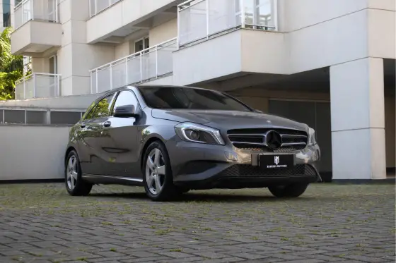 MERCEDES-BENZ A 200 2015