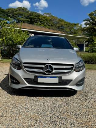 MERCEDES-BENZ B 200 2016