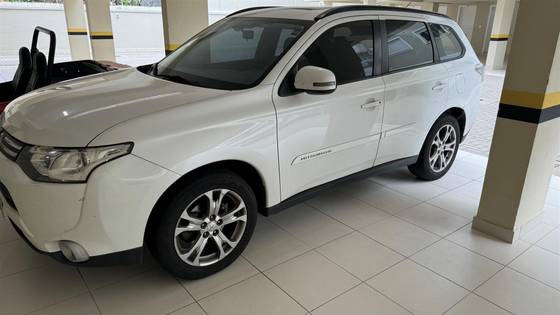 MITSUBISHI OUTLANDER 2015