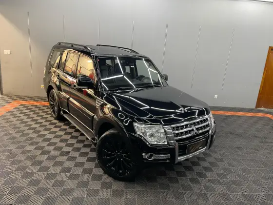MITSUBISHI PAJERO 2016