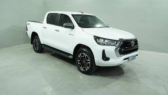 TOYOTA HILUX 2024