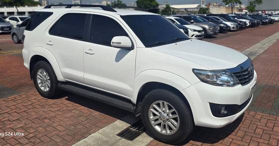 TOYOTA HILUX SW4 2015