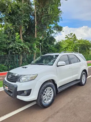TOYOTA HILUX SW4 2013