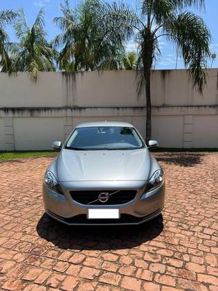 VOLVO V40 2015