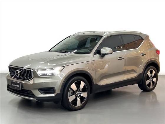 VOLVO XC40 2022