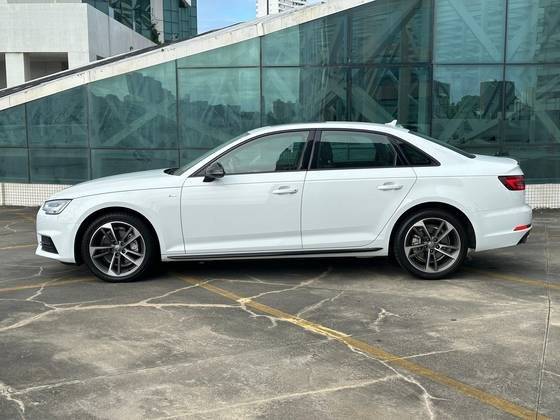 AUDI A4 2018