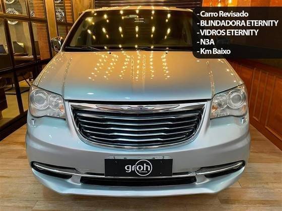 CHRYSLER TOWN & COUNTRY 2012
