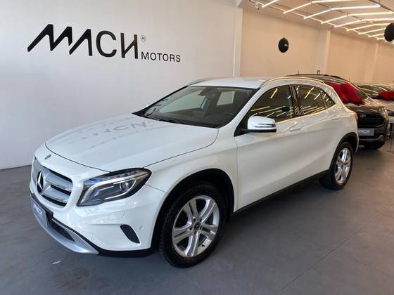 MERCEDES-BENZ GLA 200 2016