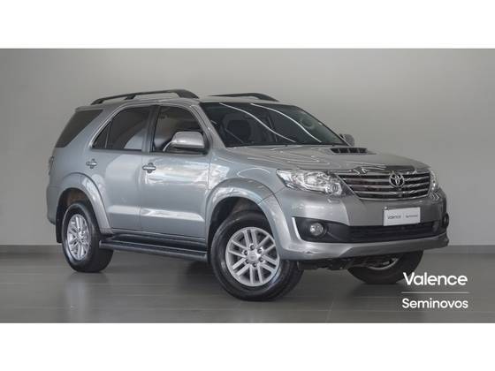 TOYOTA HILUX SW4 2015