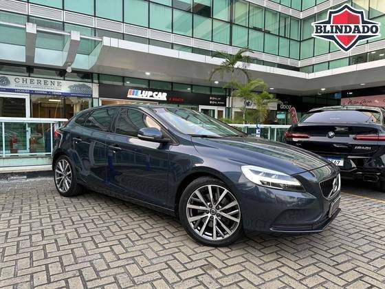 VOLVO V40 2019