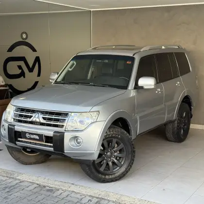 MITSUBISHI PAJERO FULL 2011