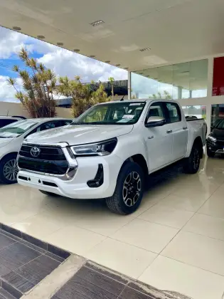 TOYOTA HILUX 2025