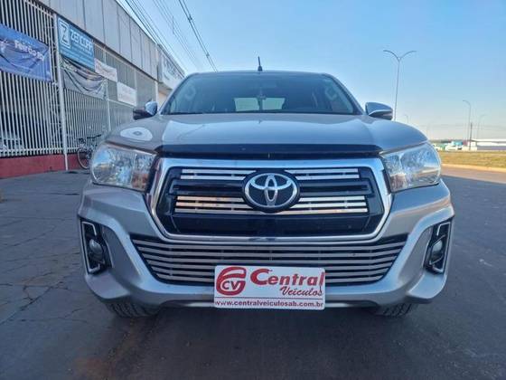 TOYOTA HILUX 2019