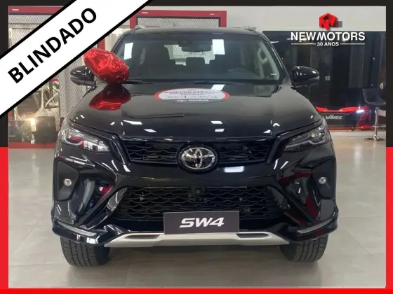 TOYOTA HILUX SW4 2025