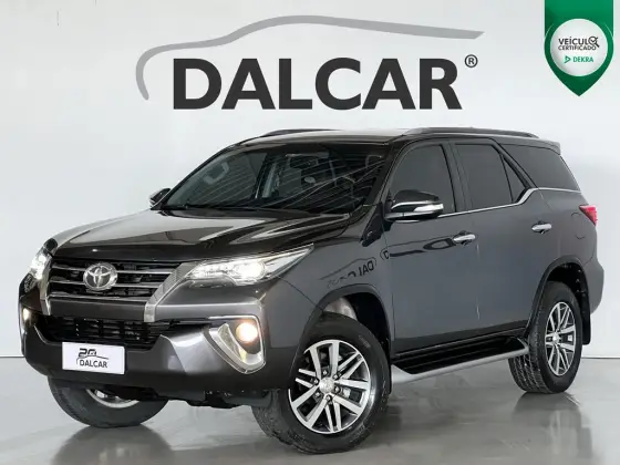 TOYOTA HILUX SW4 2017