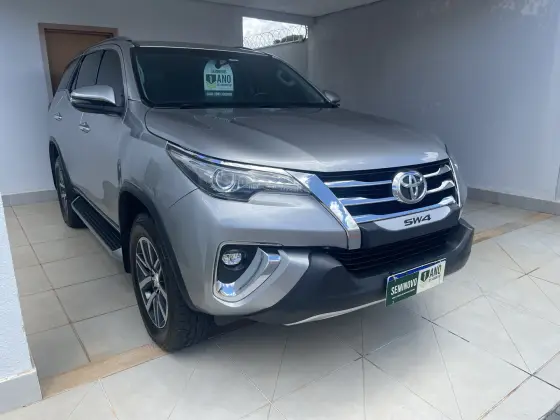 TOYOTA HILUX SW4 2019
