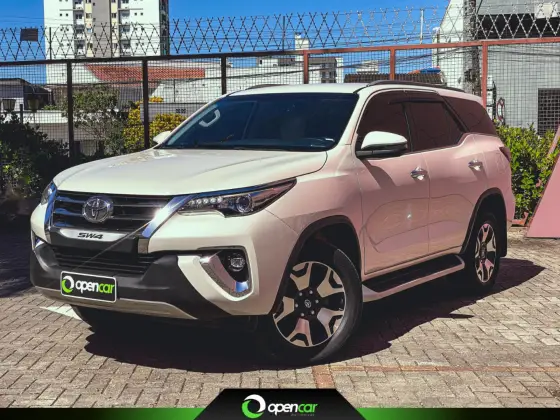 TOYOTA HILUX SW4 2019