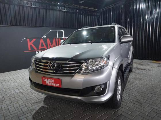 TOYOTA HILUX SW4 2015