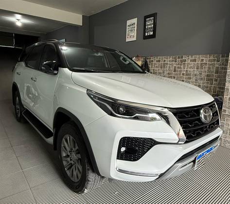 TOYOTA HILUX SW4 2024