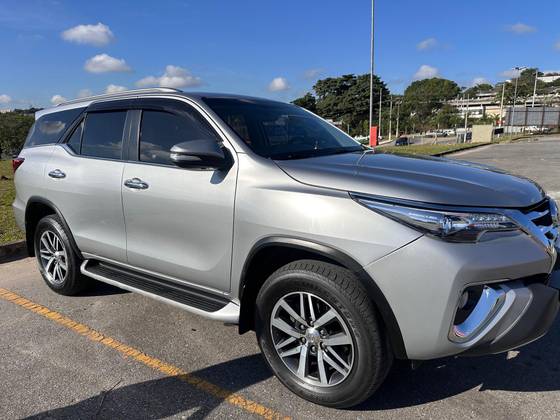 TOYOTA HILUX SW4 2017