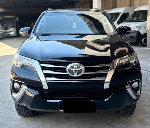 TOYOTA HILUX SW4 2017
