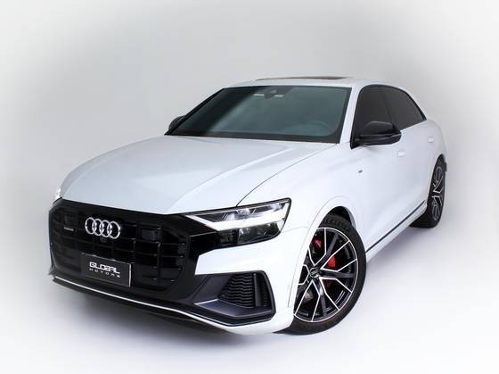 AUDI Q8 2019