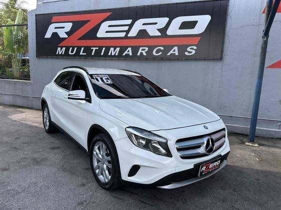 MERCEDES-BENZ GLA 200 2016