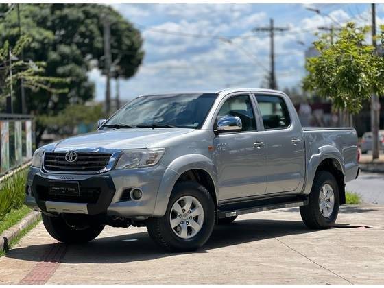 TOYOTA HILUX 2015