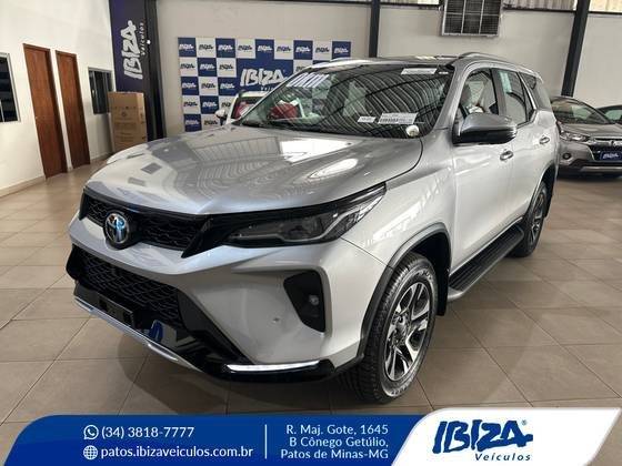 TOYOTA HILUX SW4 2025