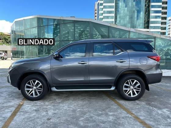 TOYOTA HILUX SW4 2019