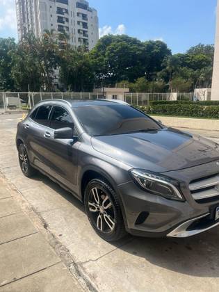 MERCEDES-BENZ GLA 200 2015
