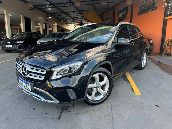 MERCEDES-BENZ GLA 200 2020
